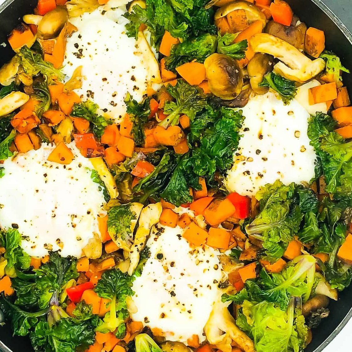 Any vegetarians here? 7-qt Lodge Dutch oven w/ sauteed kale, beets,  lentils, & feta. Topped with lemon-tahini dressing after it came out of the  pot! : r/castiron